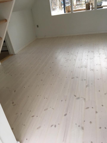 Nyt gulv i sommerhus